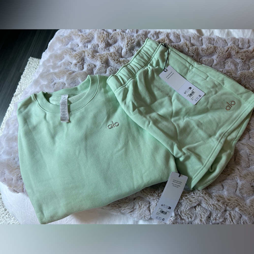 Alo Spearmint Accolade Crew Neck Pullover